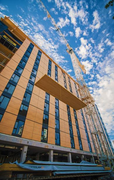 UBC BROCK COMMONS Ainda em fase de construção na cidade de Vancouver (Canadá), o edifício Brock Commons da Universidade Britsh Columbia abrigará, quando finalizado, mais de 400 moradias para