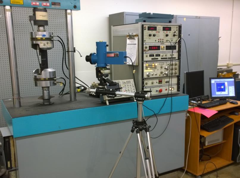 Aplicação prática de TSA Um sistema para a aplicação da técnica TSA em um experimento de laboratório consiste basicamente de: Máquina capaz de