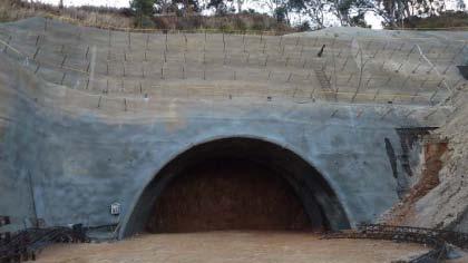 empreitada de construção do metropolitano da capital argelina. Na Venezuela, realça-se o início dos trabalhos de construção do Túnel de Baralt, em Caracas, na Venezuela.