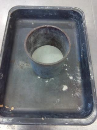 No procedimento com compactação, procedeu-se ao enchimento de um recipiente de 1 litro em 3 camadas