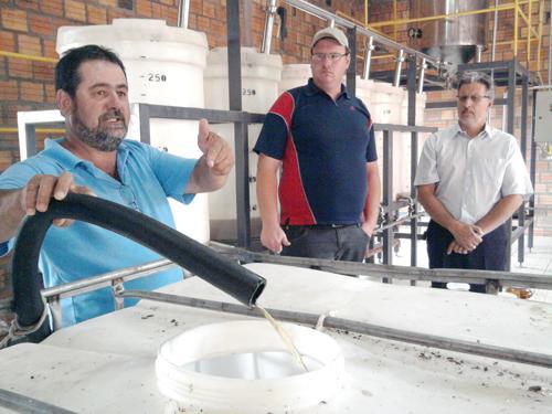 Movimento dos Pequenos Agricultores Cooperfumos do Brasil Centro de Formação e Produção São Francisco de Assis em Santa Cruz do Sul (RS) O processo de transformação de