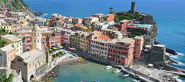 Vernazza, Corniglia, Manarola e Riomaggiore, que formam as Cinco Terras. Visitaremos também Portovenere, belíssima cidade medieval, que guarda as históricas igrejas de São Pedro e São Lorenzo.