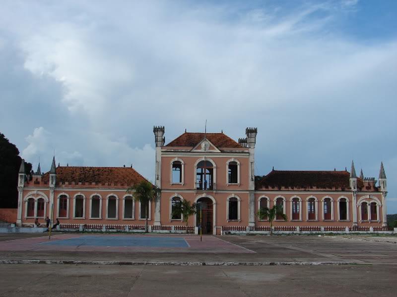 QUARTEL GENERAL GURJÃO Foi construído em 1909, para servir ao 4º Grupo de Artilharia de Costa, era composto de duas baterias e abrigava mais de 200 homens.