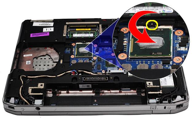 Processador 19 Como remover o processador 1. Siga os procedimentos descritos em Antes de trabalhar no computador. 2. Remova a bateria. 3. Remova a tampa da base.