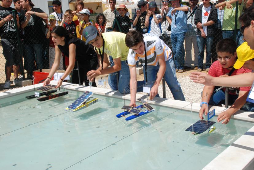 Desafio Construção de um protótipo de BARCO FOTOVOLTAICO para participar numa competição na pista oficial fornecida pela organização, de acordo com uma distribuição por três classes, procurando