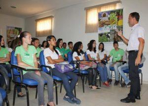 06/03/2017 SENAR/PE QUALIFICA JOVENS SERTANEJOS PARA O MERCADO DE TRABALHO A partir desta segunda-feira (6), o Serviço Nacional de Aprendizagem Rural de Pernambuco (Senar/PE) inicia seis novas turmas