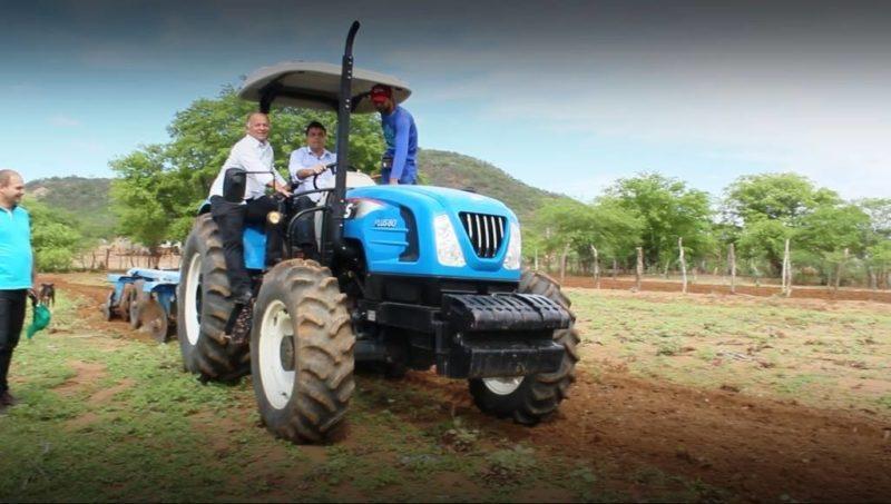 Na ocasião, o gestor municipal aproveitou para conversar com os agricultores, ouvir as expectativas e falar do seu compromisso com o fortalecimento da atividade rural.