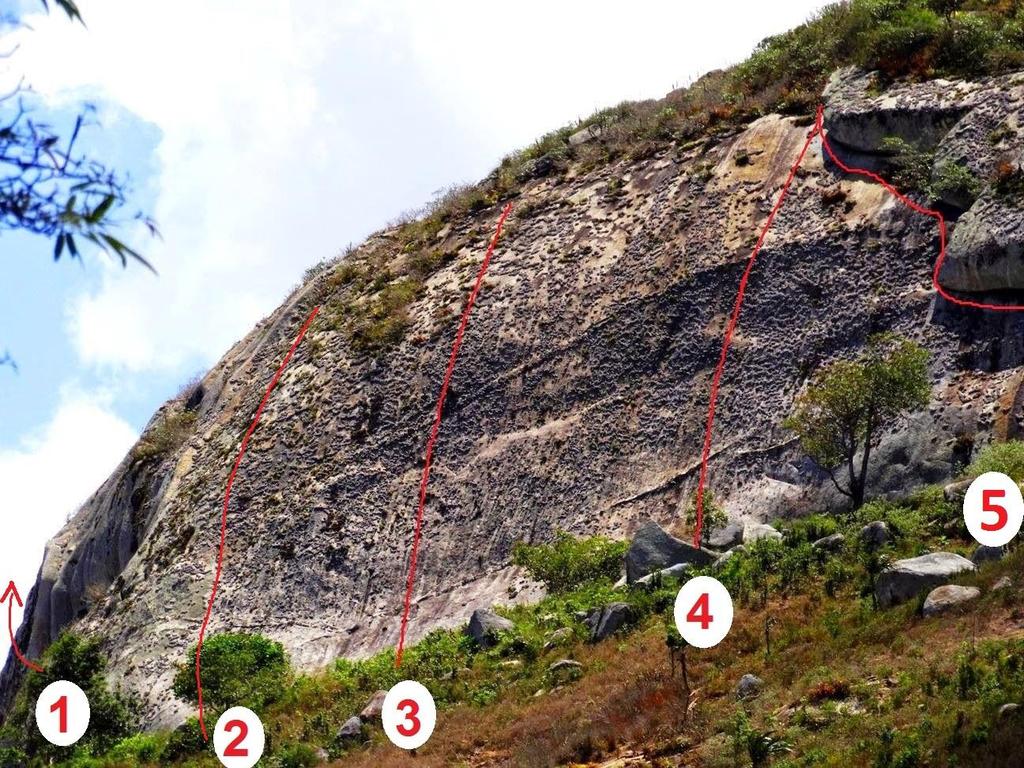 11 SERRA RASA A Serra Rasa possui vias de escalada técnicas de 45 a 90 metros, a proteção é predominantemente fixa com chapeletas e a graduação média é V grau.