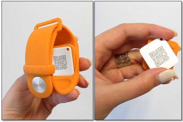 Depois de instalada a app no smartphone, basta registar os dispositivos nos smartphones através da leitura do QR Code localizado em cada pulseira.