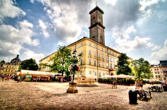 O Hotel Lviv está localizado na área central de Lviv, muito próximo a um dos shoppings da cidade (10 minutos de caminhada do hotel) que conta com uma ótima praça de alimentação.