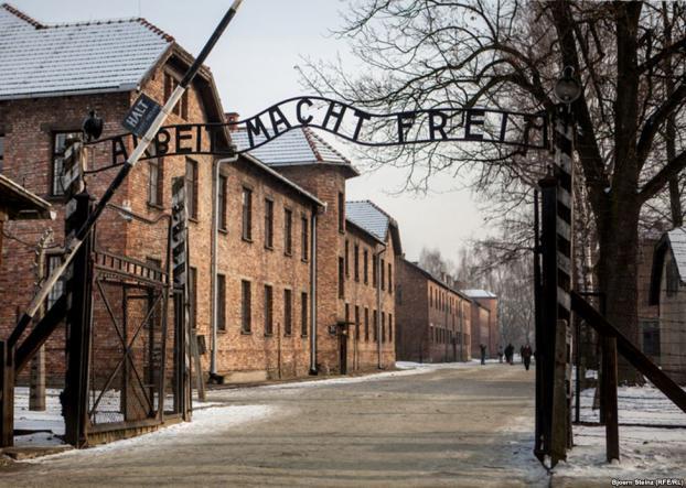 14º Dia 04 de Setembro (Segunda) CRACÓVIA / AUSCHWITZ / BIRKENAU / WADOWICE / CRACÓVIA Café da manhã no hotel.