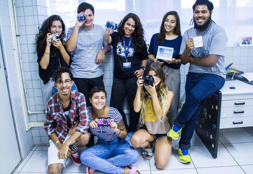 MAIS QUE FOTOS, SENSAÇÕES Equipe de alunos produzem fotos para o calendário e organizer da UVV O ComunicaComFoto é um núcleo de extensão vinculado ao projeto de pesquisa NEUS.