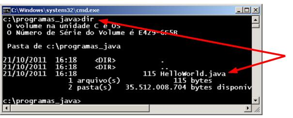 32 Passo 7: Testando um programa Java Salve o arquivo na pasta que foi criada anteriormente com o mesmo nome da classe do programa, no caso, HelloWorld e com a extensão.java.