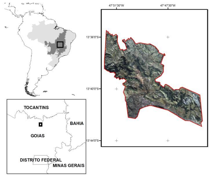 11 3. Material e Métodos 3.1 Área de estudo A Reserva Particular do Patrimônio Natural Reserva Natural Serra do Tombador (RNST) é localizada no norte de Goiás, no município de Cavalcante (Fig.