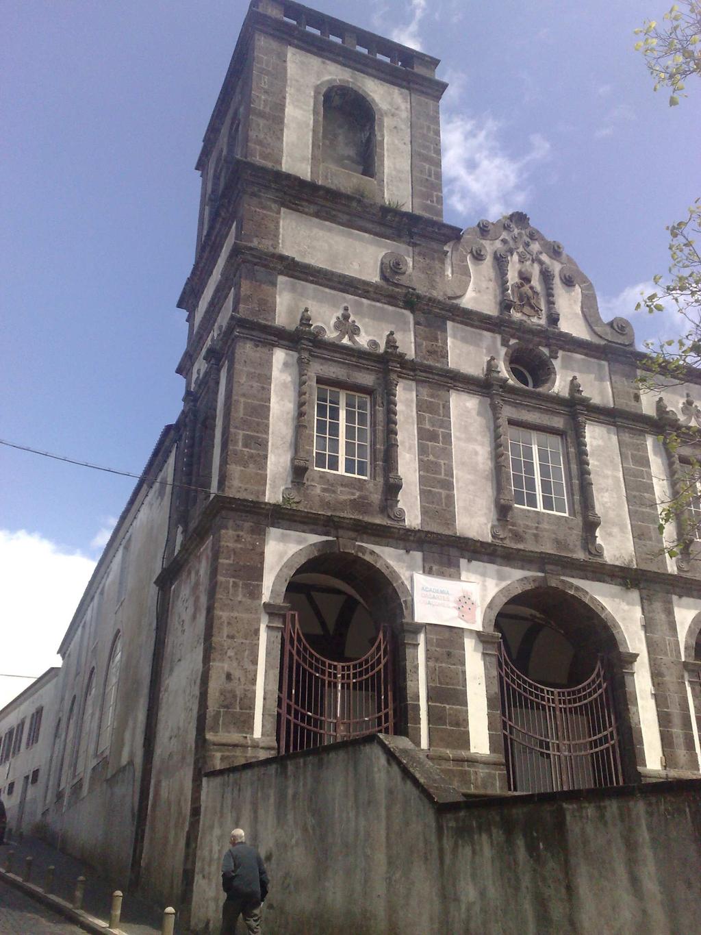 Boletim Climatológico Mensal Agosto de 2011 CONTEÚDOS Torre do Convento da Graça, onde funcionou o primeiro posto meteorológico de P.