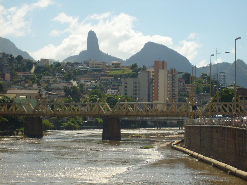 Relevo Trata-se do conjunto das formas da crosta terrestre, manifestando-se desde o fundo dos oceanos até as terras emersas.