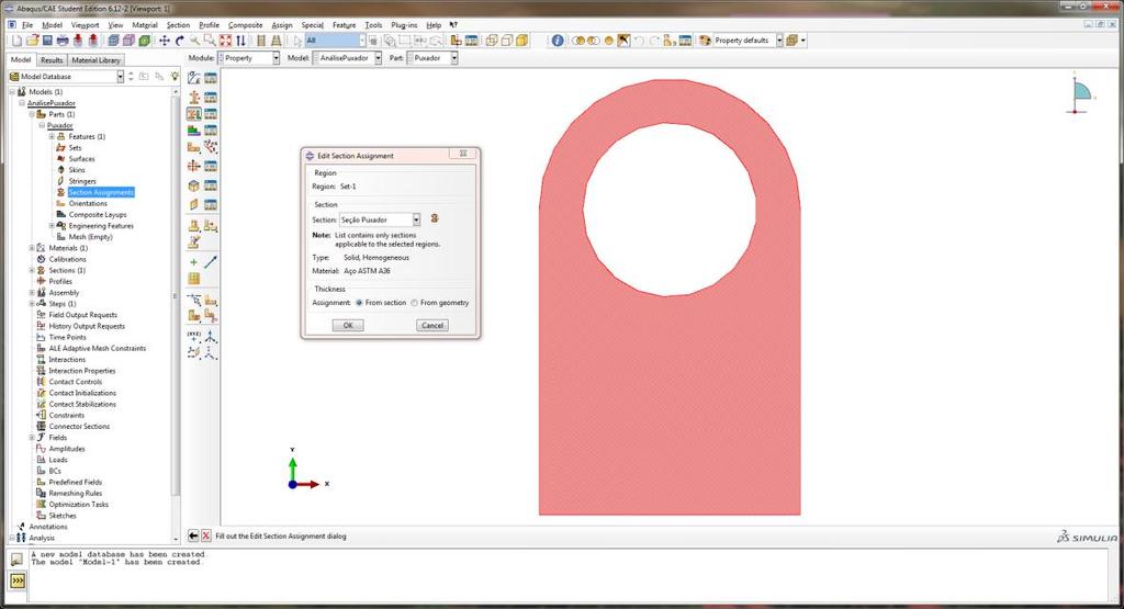 Section, Marque Plane Stress/strain thickness: e digite 0.5. Clique em OK. No menu Model à esquerda, abra Parts>Puxador e dê duplo clique em Section Assignments.