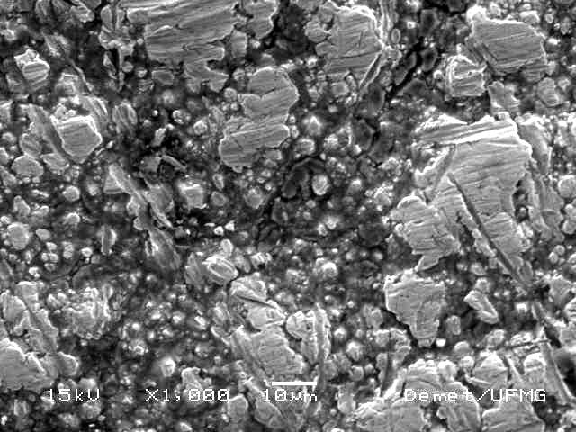 mesmas condições. Figura 18 Micrografia do eletrodepósito de níquel; DC = 1.5 A/dm²; aumento 1000 x.