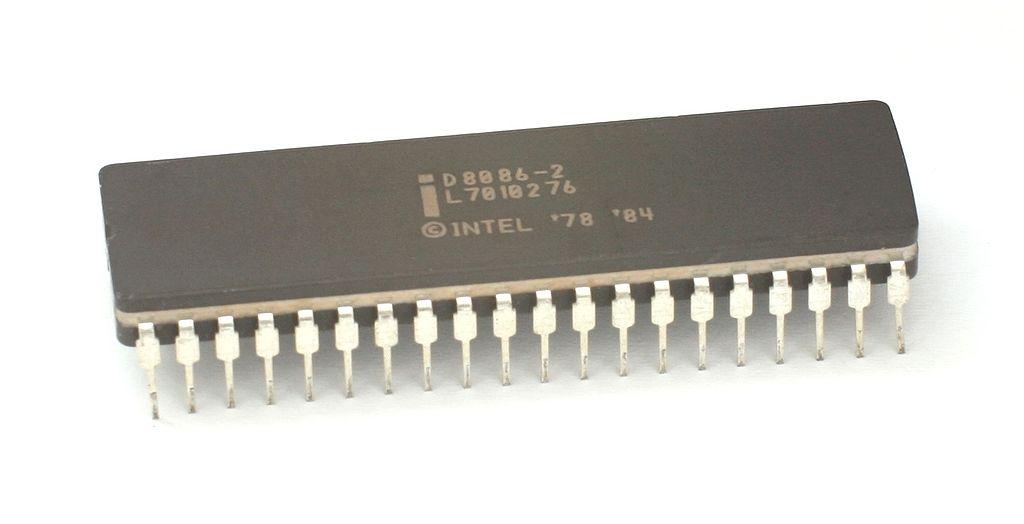 Números Figura 5: Processador Intel 8086 de 1978. Fonte: Wikipedia.