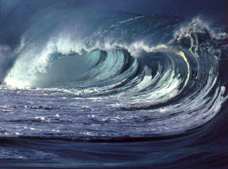 Águas oceânicas Ondas: elevações superficiais nas águas