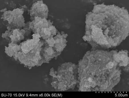 maiores ampliações já é possível observar as partículas de dimensões inferiores a 30 nm, o que indica que a informação na ficha técnica está correcta, o diâmetro médio das partículas é de 21 nm