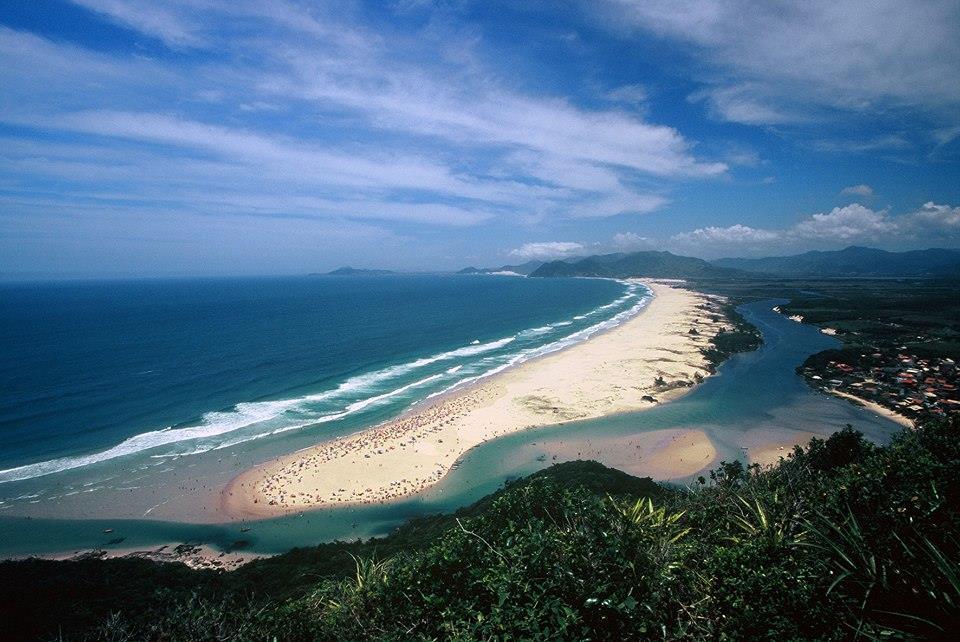 PLANÍCIES COSTEIRAS GUARDA DO EMBAÚ São terrenos planos ou levemente ondulados situados