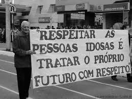 08. Sobre COLOCAÇÃO PRONOMINAL, analise os itens abaixo: I. "e minhas mãos trêmulas, ampare-me" - gramaticalmente, a próclise estaria também correta. II.