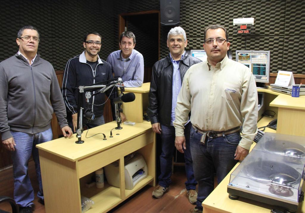 Rádio Universitária com nova programação A gestão 2012/2016 também será marcada por uma nova fase da Rádio Universitária - 105,7 FM, que passou por reformulações em sua programação para atender ao
