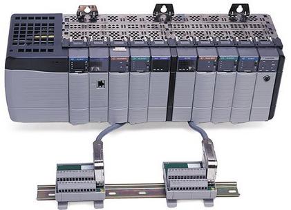 INTRODUÇÃO AOS CONTROLADORES LÓGICOS PROGRAMÁVEIS 1 Histórico dos CLPs Segundo a NEMA (National Eletrical Manufactures Association), o Controlador Lógico programável (CLP) é definido como aparelho