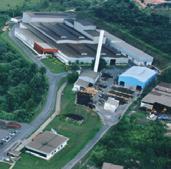 Presente em 64 países, a Saint-Gobain, no Brasil desde 1937, é um dos 100 maiores grupos industriais mundiais, empregando