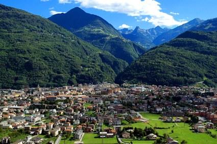 DIA 1: CHEGADA INDIVIDUAL NO HOTEL EM ST. MORITZ OU PONTRESINA St. Moritz é um dos principais destinos turísticos da Suíça, principalmente para turismo de luxo.