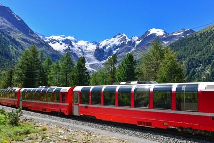 Pontresina, a apenas 7 km de St. Moritz, possui uma localização privilegiada pelo sol e protegida do vento. Circundada pela imponente cordilheira Bernina.