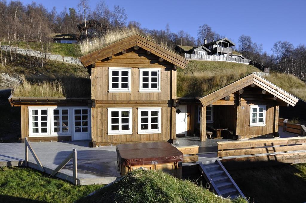 Noruega Oppdal Este tradicional alojamento de madeira, com jacuzzi e excelentes vistas para a montanha e para os lagos, está rodeado de quilómetros de trilhos ideais para realizar caminhadas neste