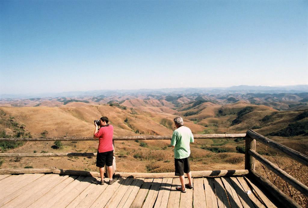 GOVERNO DO ESTADO DO RIO DE JANEIRO Mirante da Serra da Beleza Situado no trecho mais elevado da RJ 137 (900 m), o Mirante da Serra da Beleza (Figura 22) é um dos melhores pontos para se apreciar a