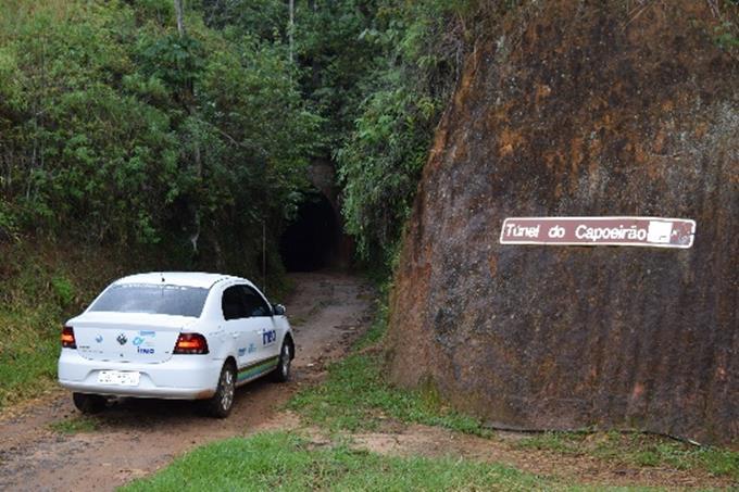 Figura 24 - Túnel do Capoeirão, entrada (Foto: Ricardo M Wagner).