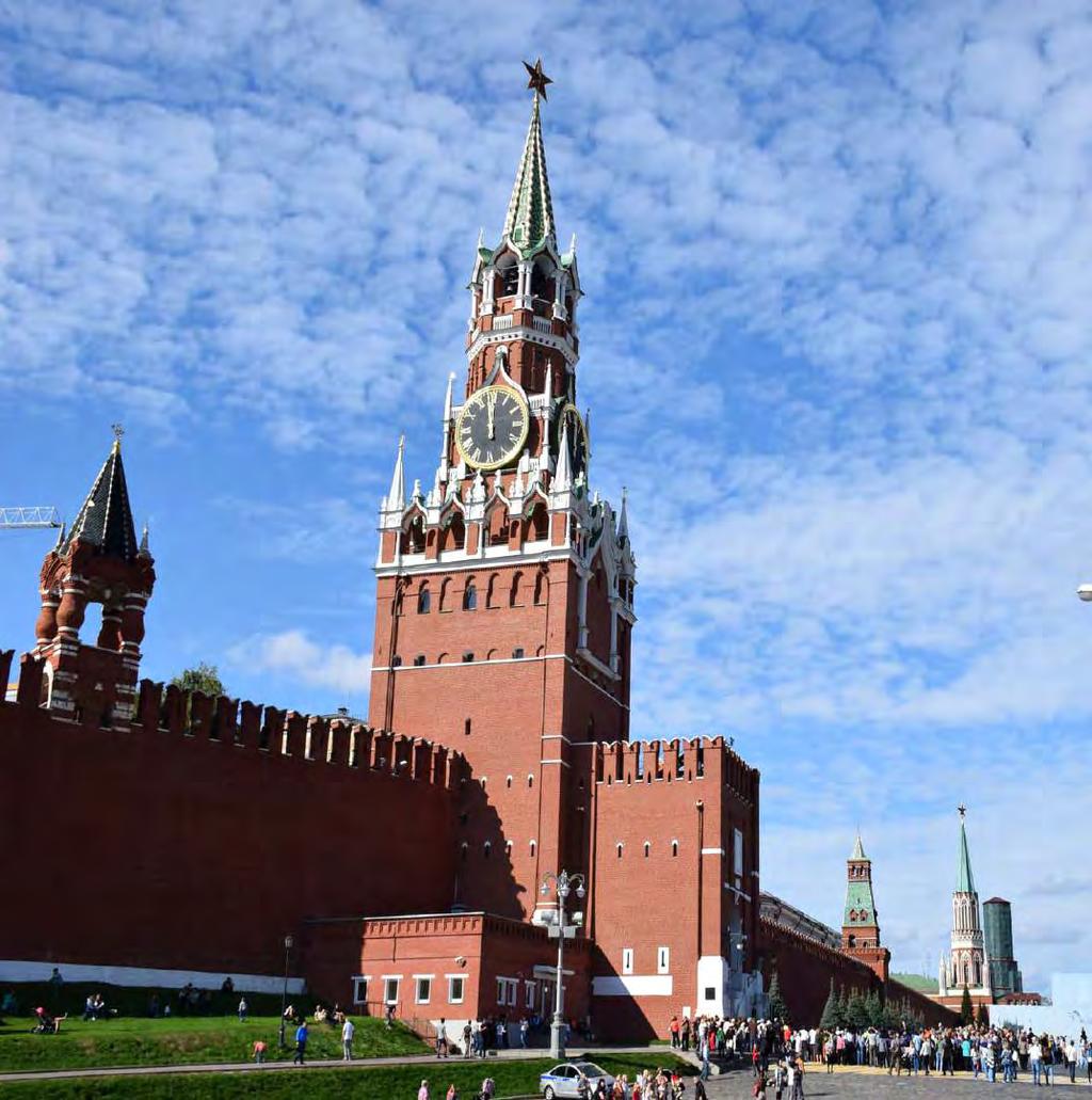 6 Dia Kremlin Sede do poder desde a Idade Média, o Kremlin de Moscou tem parqcipação aqva no cenário mundial.