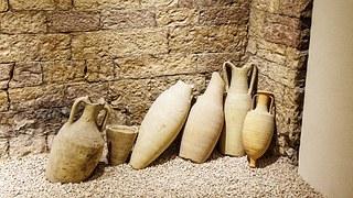 c.) A viticultura e o comércio dos vinhos se espalharam pelo Oriente Médio, da Mesopotâmia ao Egito.