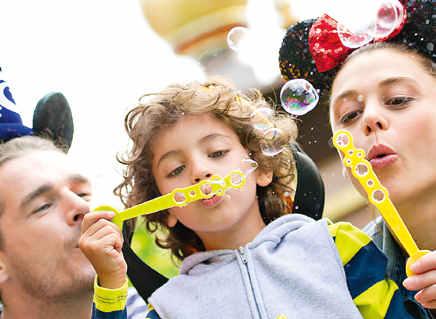 Disneyland,0 Baixa Média Alta 5% DE DESCONTO CHEGADAS: de 9 abril a outubro 07 ALOJAMENTO + ENTRADAS () AV I Ã O + T R A N S F E R E S + A L O J A M E N T O + E N T R A D A S ( ) Crianças Crianças -