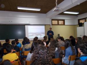 e Maria Monteiro FOTOS ILUSTRATIVAS DAS ATIVIDADES REALIZADAS E TESTEMUNHOS A facilidade com que estes jovens investigadores comunicam com os alunos é algo muito gratificante.