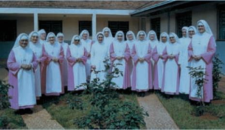 SERVAS DO ESPÍRITO SANTO DA ADORAÇÃO PERPÉTUA De onde são essas freiras com tão belo hábito cor-de-rosa? Como vivem elas? São do Brasil.