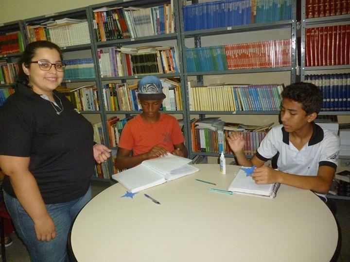 Como bolsistas do PIBID observamos que existem diversos modos de apreensão do conteúdo por partes dos alunos, e nos deparamos em sala de aula com diversas realidades, como aqueles que através da