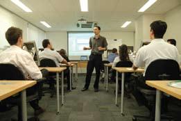 Local dos treinamentos Instrutores Os treinamentos contidos no calendário de 2010 do Centro de Treinamentos Técnicos Schneider Electric são