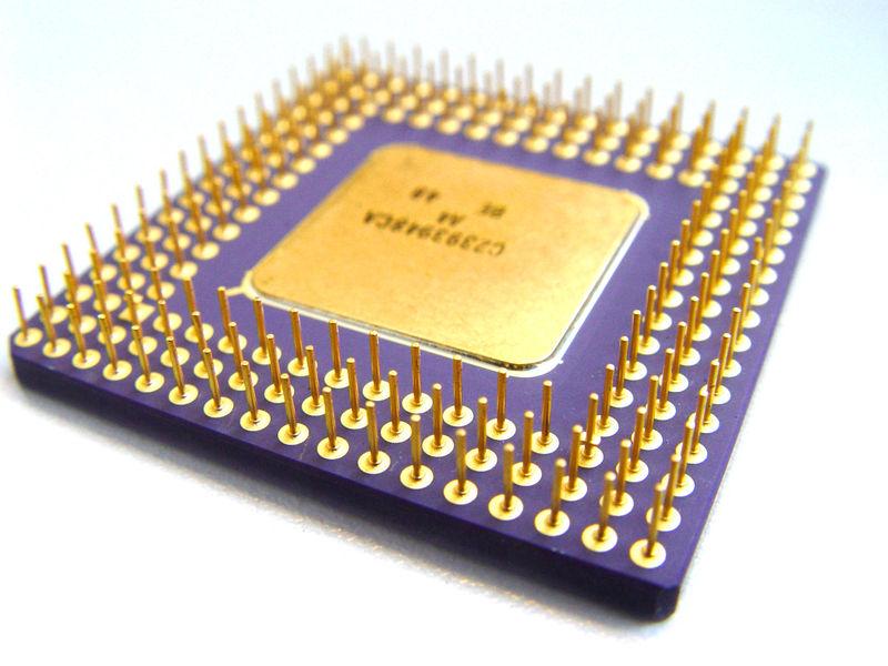 Estrutura e Funcionamento de um Sistema Informático n Hardware CPU (Central Processing Unit: Unidade de Processamento Central) ð A Unidade de Processamento Central (CPU), também chamada de