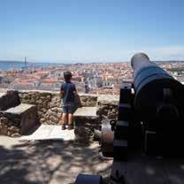 De uma maneira divertida, você e seus filhos vão ficar a conhecer os bairros da Baixa, Bica, Chiado e Bairro Alto, algumas das histórias fascinantes que se contam sobre Lisboa e os seus habitantes,