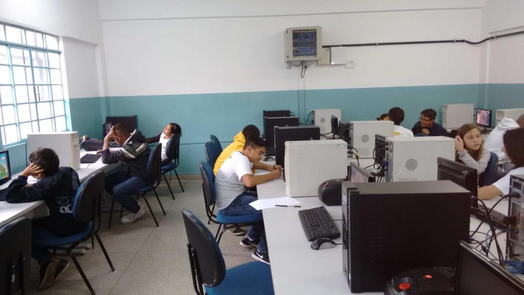 Portfólio Robótica Educacional com Software e Hardware Livres 6º Ano Neste trimestre continuamos a fazer a nossa história em Esta sendo um trabalho lento com algumas turmas, pois alguns alunos