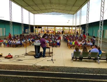 Na ocasião cultuamos ao Senhor com as crianças do período da manhã, professores e toda equipe com muitas canções