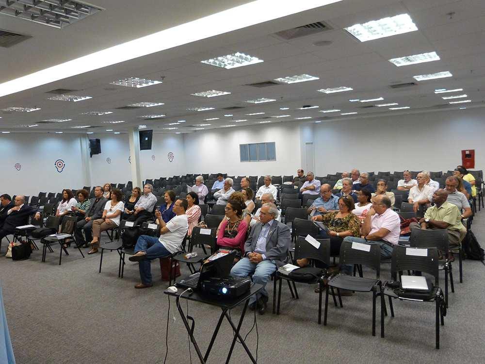 CAPACITAÇÃO, visando informar, debater e preparar os GAs. A sessão de abertura, realizada pelo Governador 20-20 Fernando Faria, foi pautada na mensagem desejando muita alegria e sucesso à nova gestão.