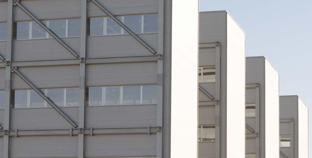S45RP Altas prestaciones térmicas y acústicas en una ventana de canal europeo con marcos de 45 mm y 52 mm. Altas prestações térmicas e acústicas numa janela de canal europeu com aros de 45mm e 52mm.