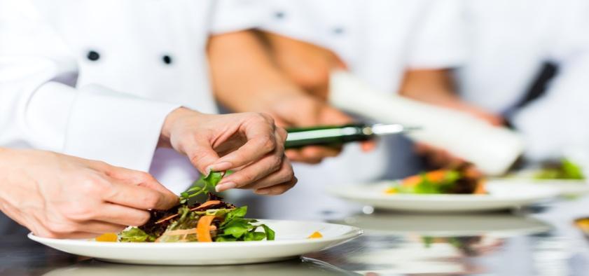 Que aprenderá com este curso? Conhecer e saber organizar os aspetos-chave que permitem que um restaurante funcione com níveis de excelência.