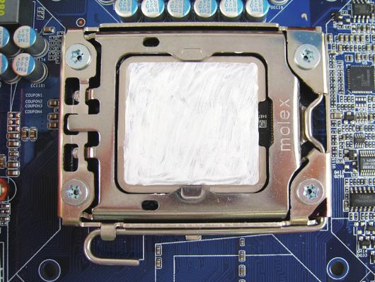 -3-2 Instalando o cooler da CPU Siga as etapas abaixo para instalar corretamente o cooler da CPU na placa mãe.